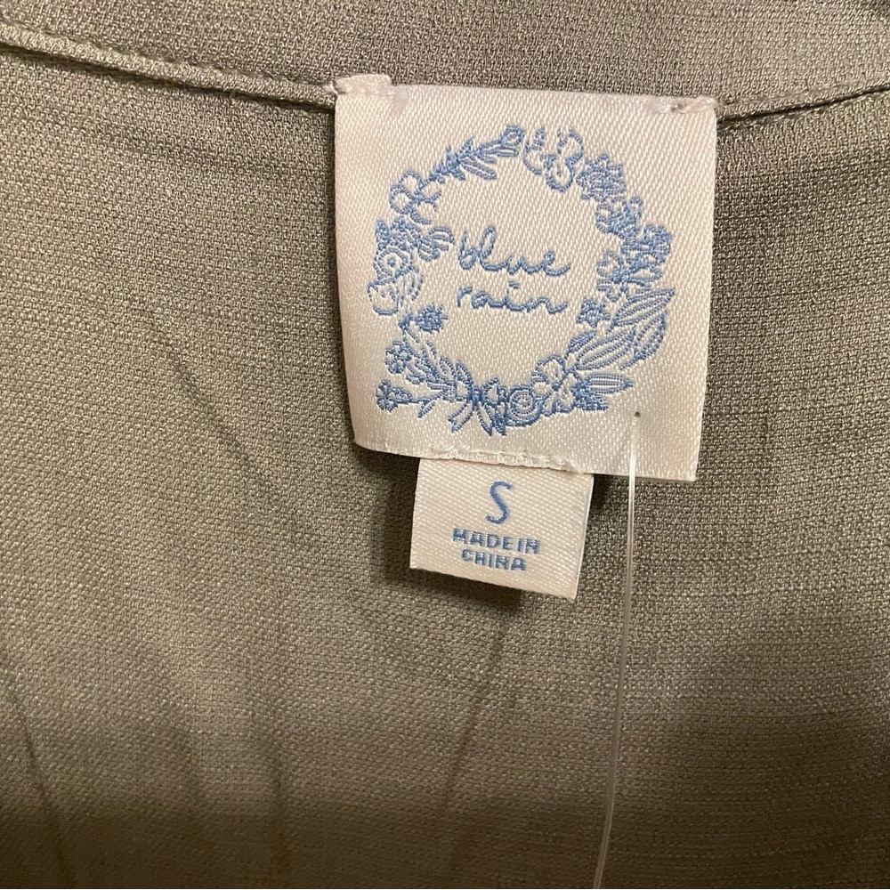 Francesca’s button down top - Picture 3 of 4